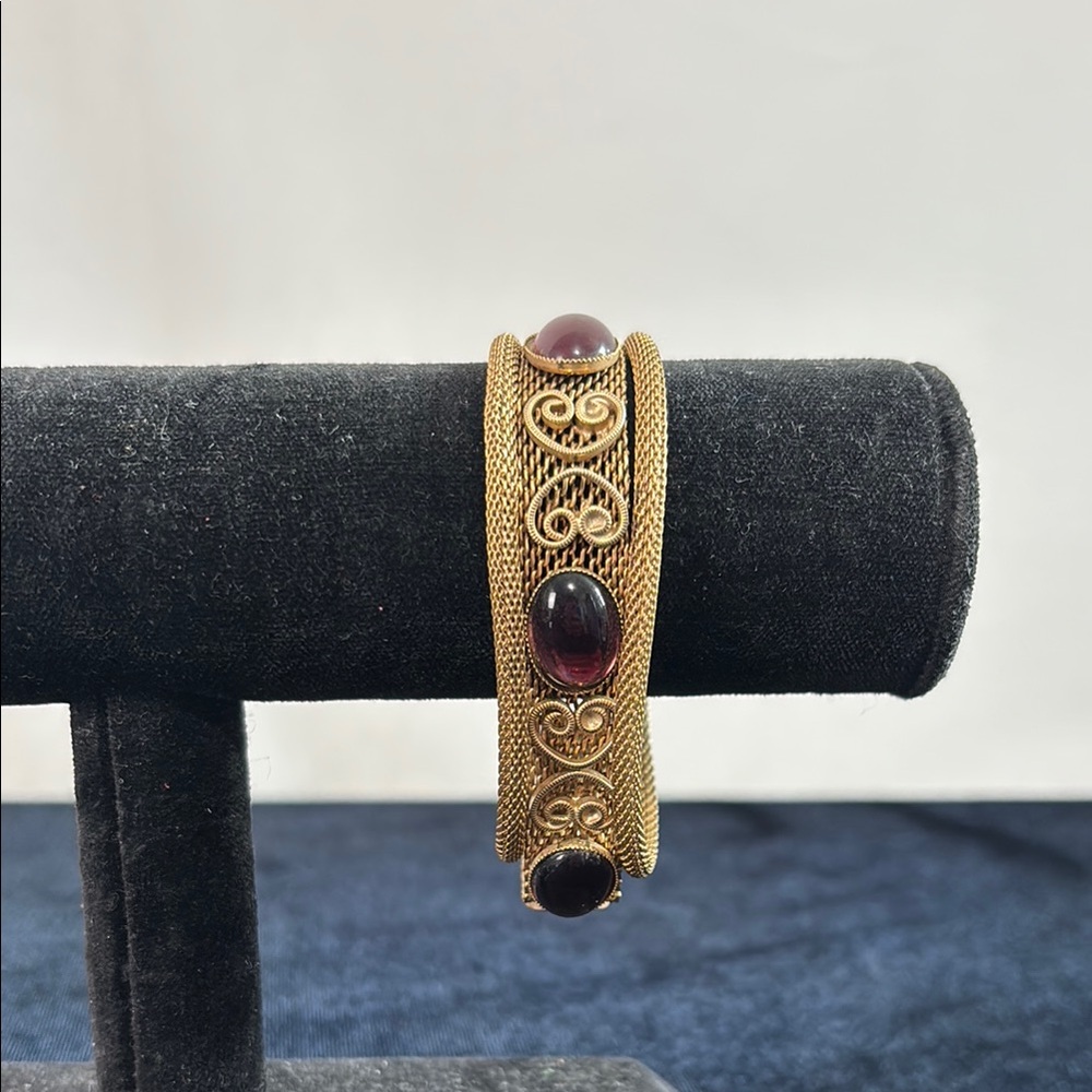 Gold Tone Mesh with Canochon Bracelet